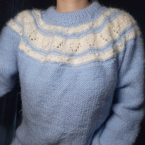 Vintage adorable pastel blue and white cloudy soft fluffy hand knit sweater - Picture 3 of 7